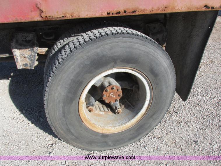 image for item I8864 1986 International 1954 grain truck