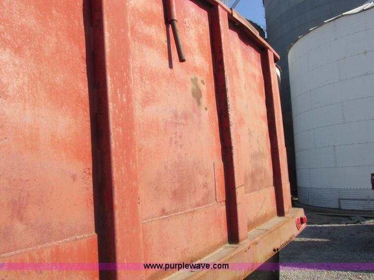 image for item I8864 1986 International 1954 grain truck