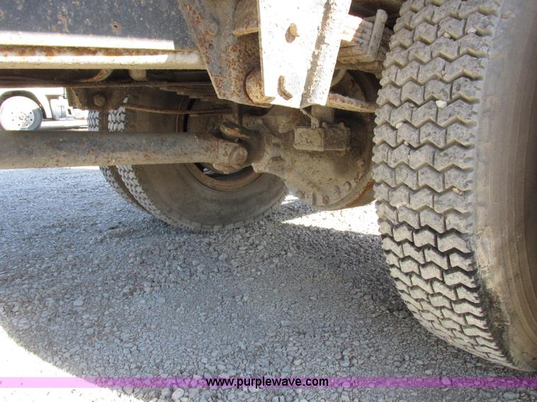 image for item I8864 1986 International 1954 grain truck