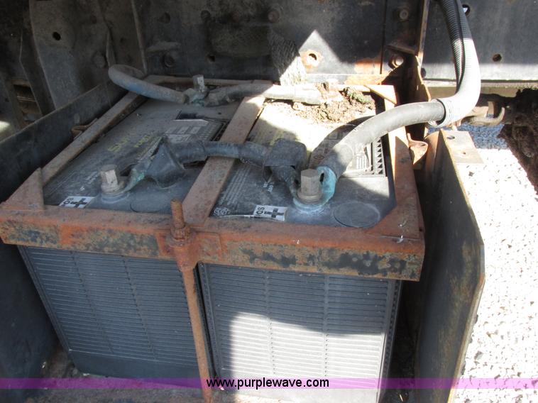 image for item I8864 1986 International 1954 grain truck