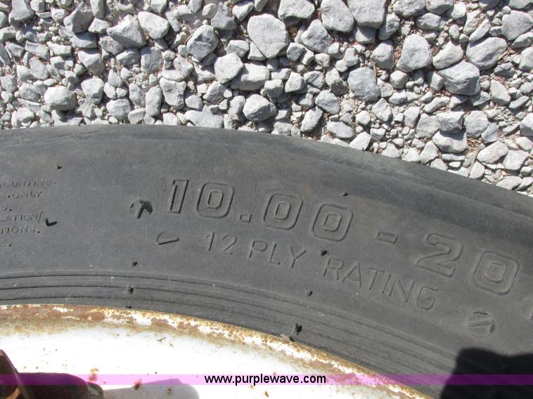 image for item I8864 1986 International 1954 grain truck