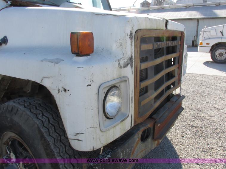 image for item I8864 1986 International 1954 grain truck