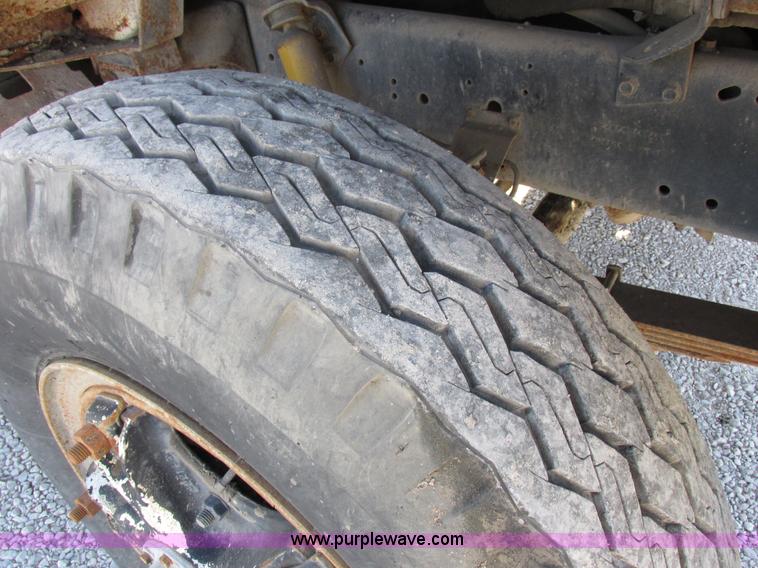 image for item I8864 1986 International 1954 grain truck