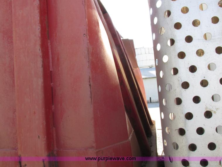 image for item I8864 1986 International 1954 grain truck