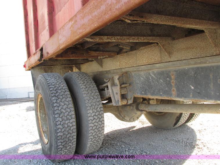 image for item I8864 1986 International 1954 grain truck