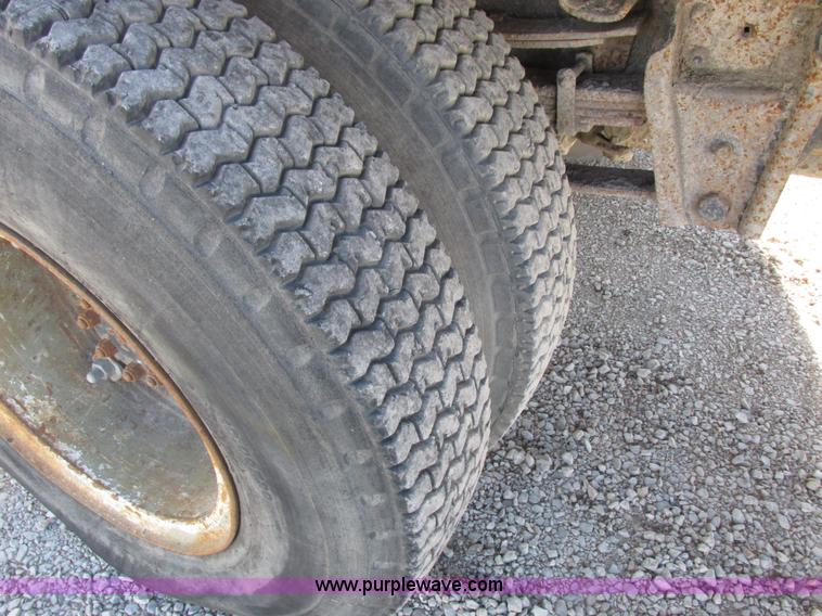 image for item I8864 1986 International 1954 grain truck