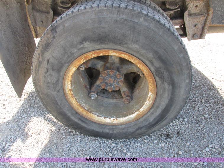 image for item I8864 1986 International 1954 grain truck