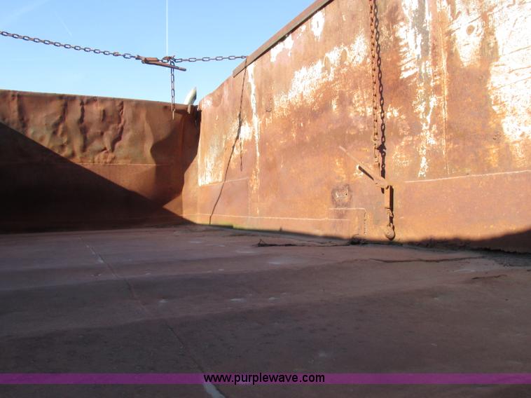 image for item I8864 1986 International 1954 grain truck