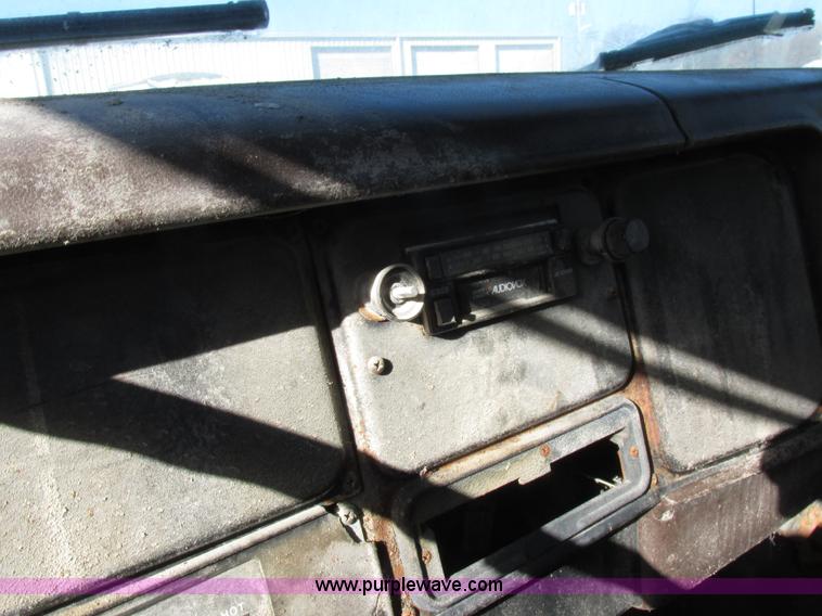 image for item I8864 1986 International 1954 grain truck