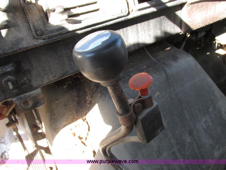 image for item I8864 1986 International 1954 grain truck