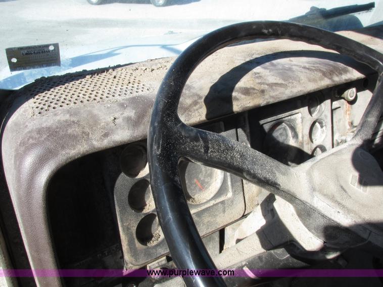 image for item I8864 1986 International 1954 grain truck