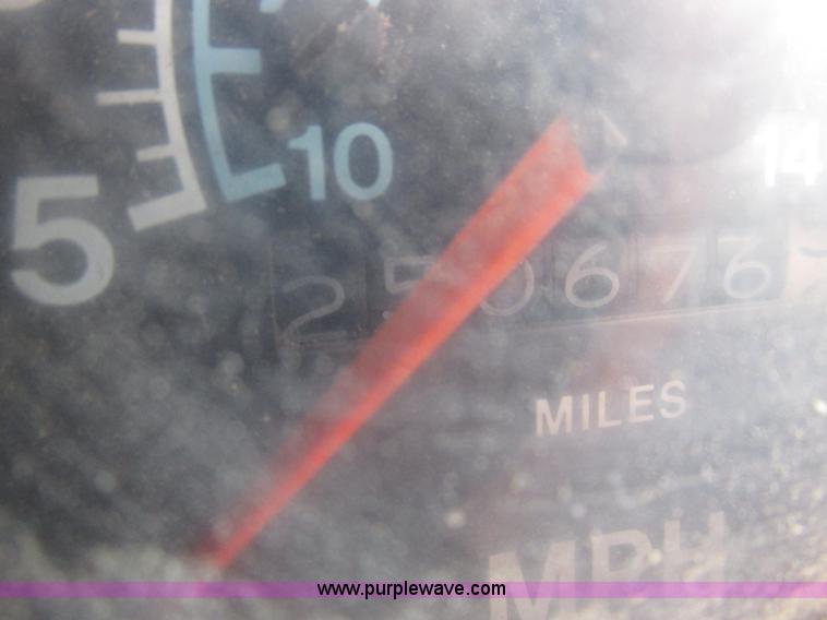 image for item I8864 1986 International 1954 grain truck