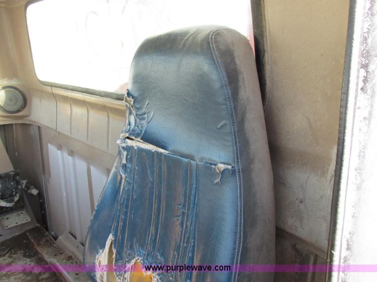 image for item I8864 1986 International 1954 grain truck