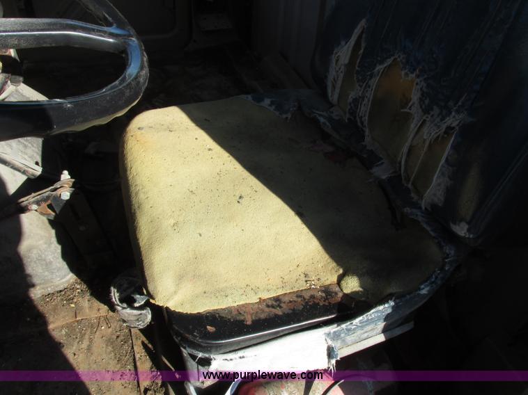 image for item I8864 1986 International 1954 grain truck