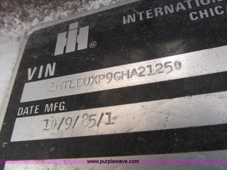 image for item I8864 1986 International 1954 grain truck