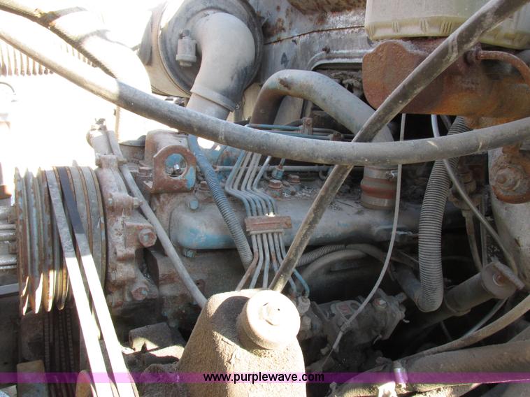 image for item I8864 1986 International 1954 grain truck