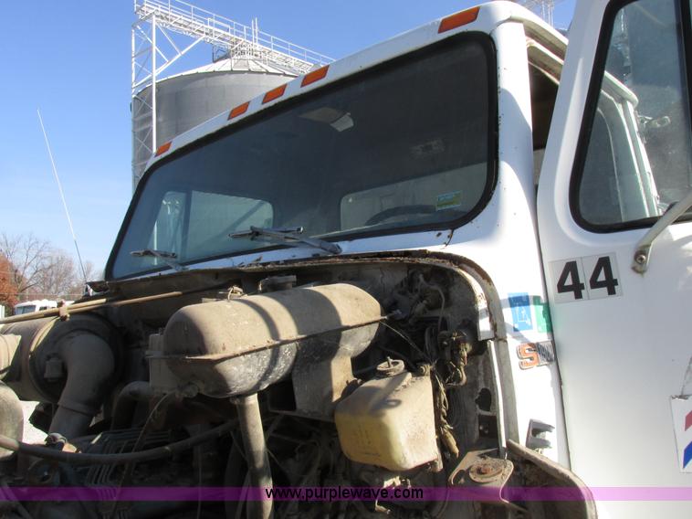 image for item I8864 1986 International 1954 grain truck