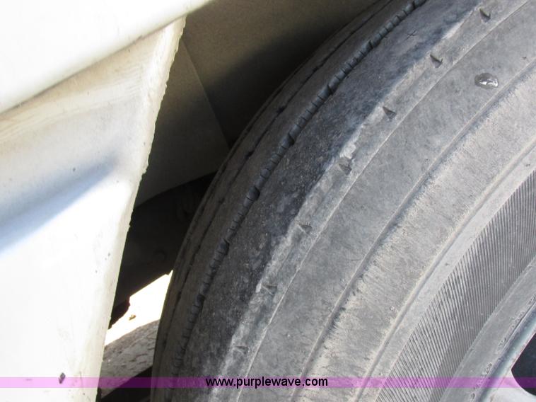 image for item I8868 2000 Freightliner Century Class semi truck