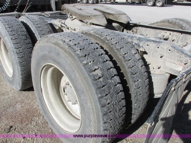 image for item I8868 2000 Freightliner Century Class semi truck