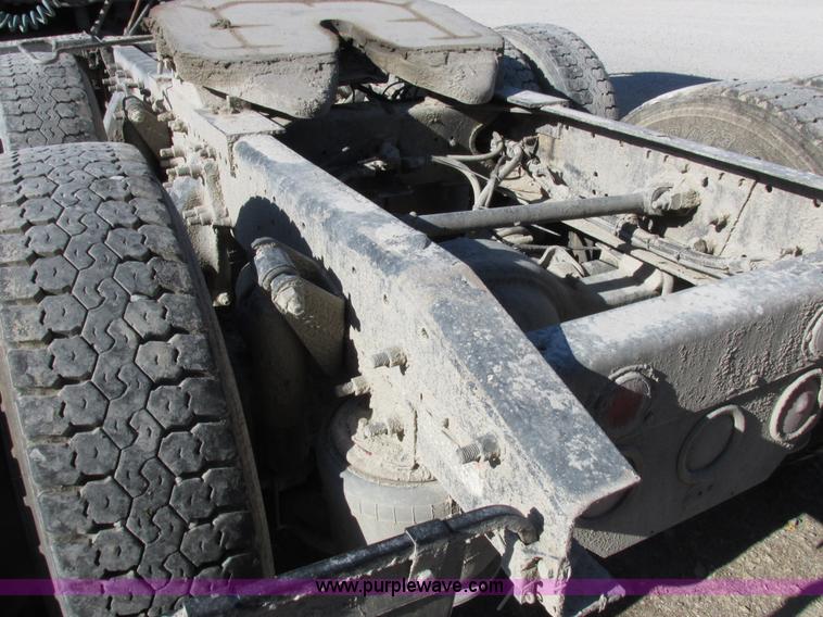 image for item I8868 2000 Freightliner Century Class semi truck