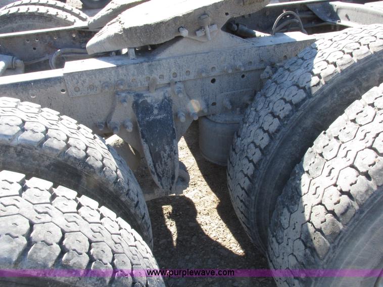 image for item I8868 2000 Freightliner Century Class semi truck