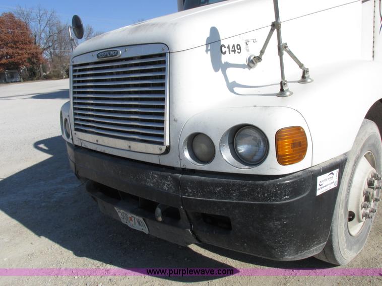 image for item I8868 2000 Freightliner Century Class semi truck