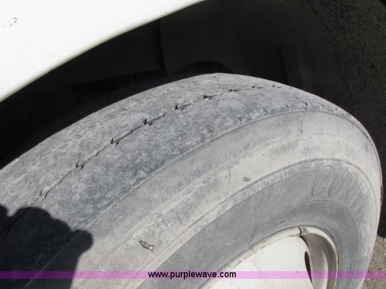 image for item I8868 2000 Freightliner Century Class semi truck