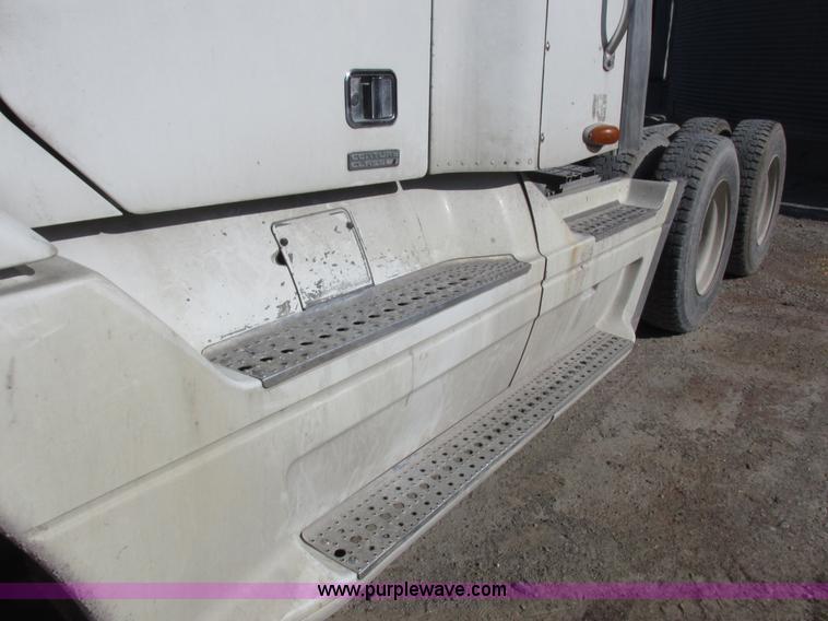 image for item I8868 2000 Freightliner Century Class semi truck