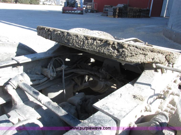 image for item I8868 2000 Freightliner Century Class semi truck