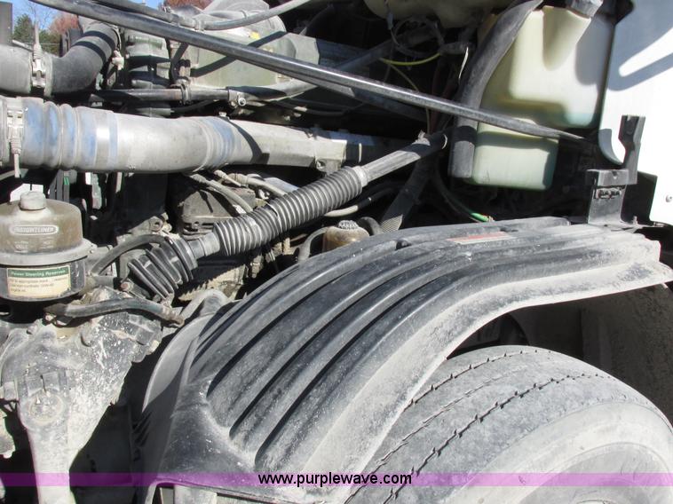 image for item I8868 2000 Freightliner Century Class semi truck