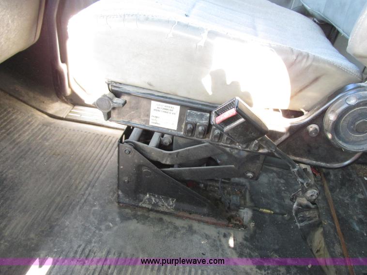 image for item I8868 2000 Freightliner Century Class semi truck