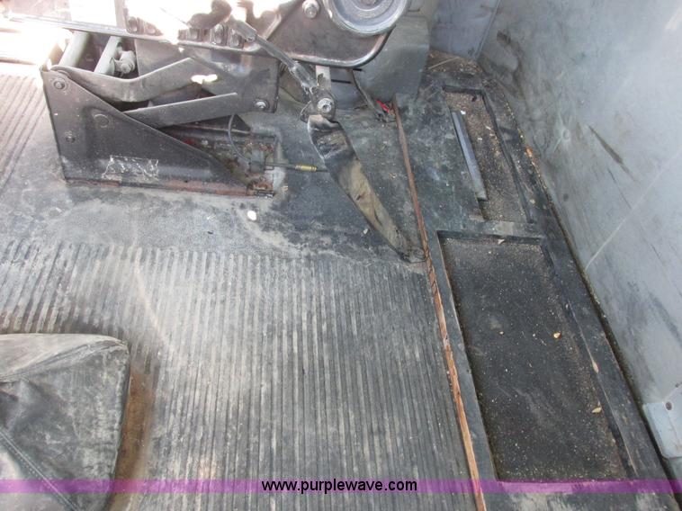 image for item I8868 2000 Freightliner Century Class semi truck