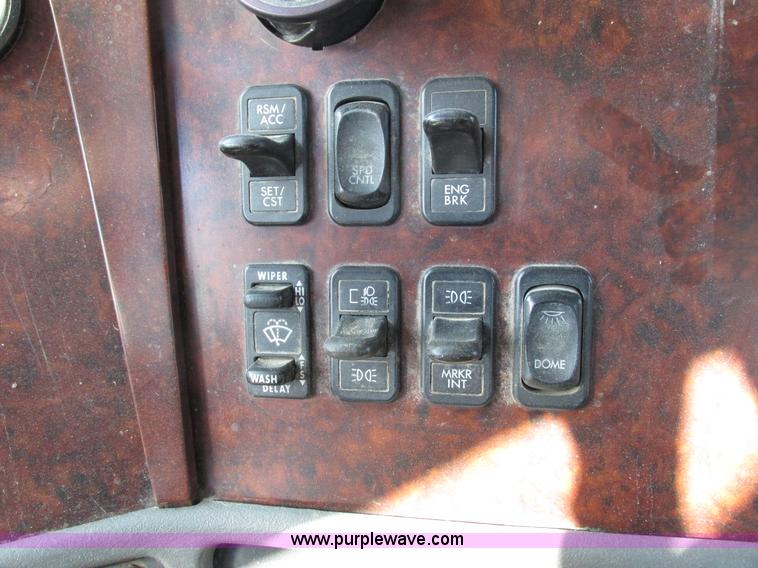 image for item I8868 2000 Freightliner Century Class semi truck