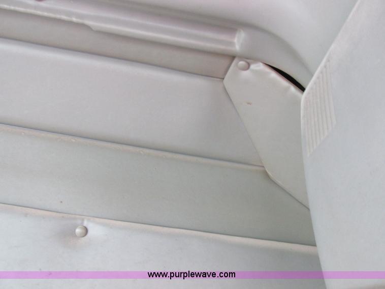 image for item I8868 2000 Freightliner Century Class semi truck