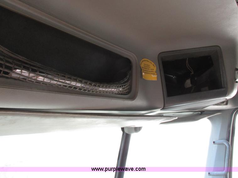 image for item I8868 2000 Freightliner Century Class semi truck