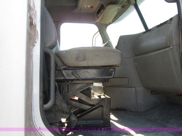 image for item I8868 2000 Freightliner Century Class semi truck