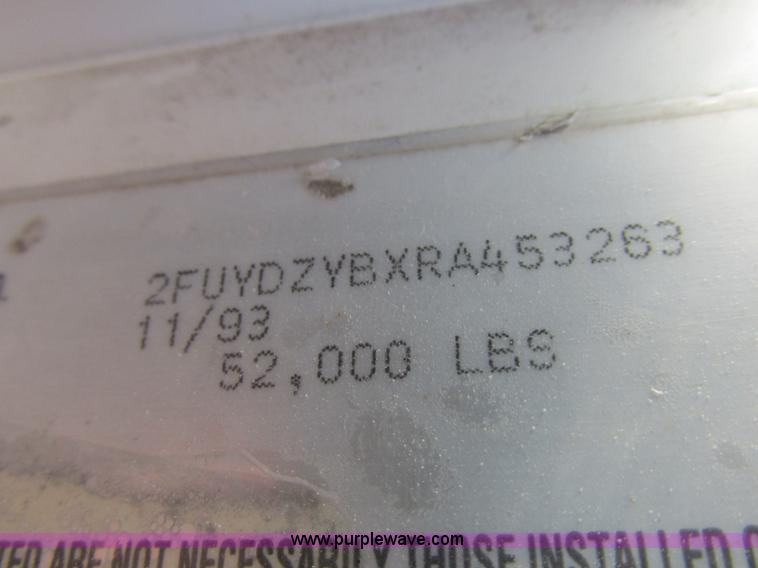 image for item I8868 2000 Freightliner Century Class semi truck