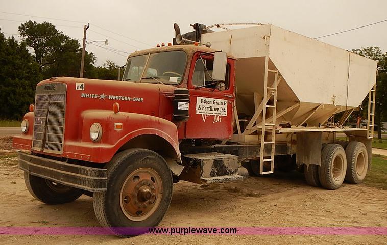 image for item J3084 1974 White Western Star tender truck
