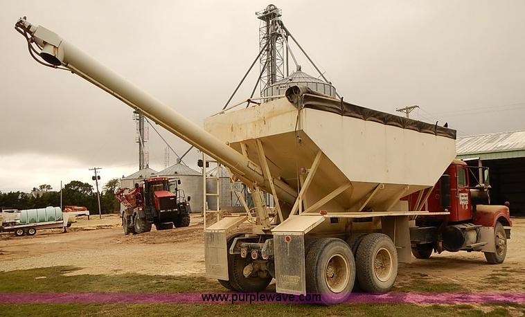 image for item J3084 1974 White Western Star tender truck