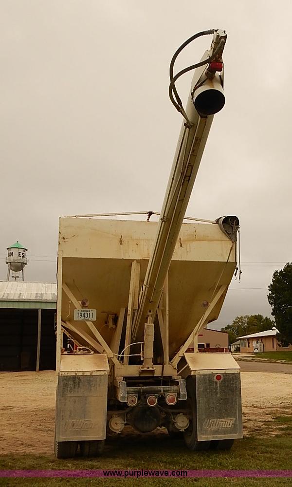 image for item J3084 1974 White Western Star tender truck