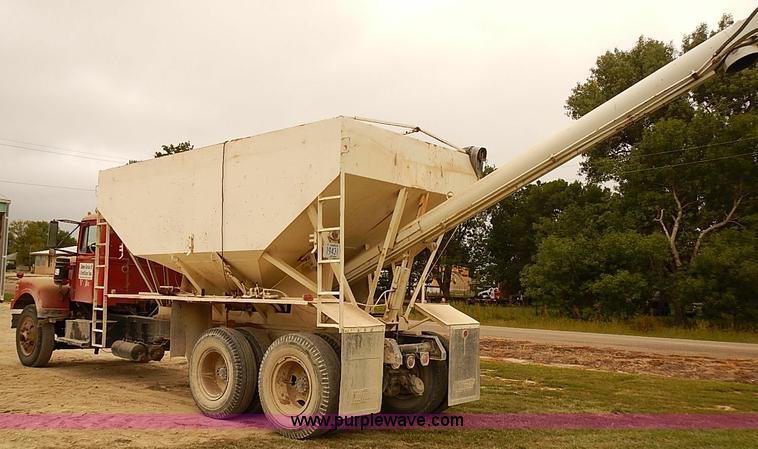 image for item J3084 1974 White Western Star tender truck