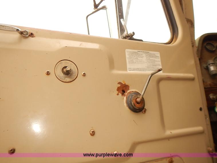 image for item J3084 1974 White Western Star tender truck