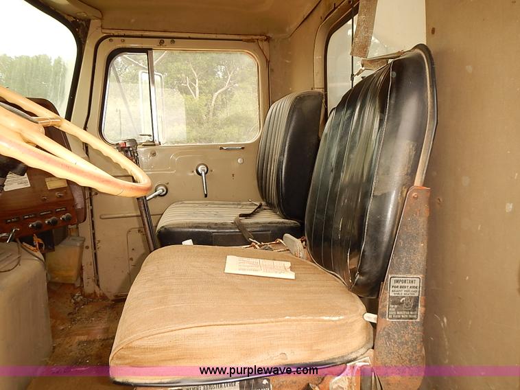 image for item J3084 1974 White Western Star tender truck