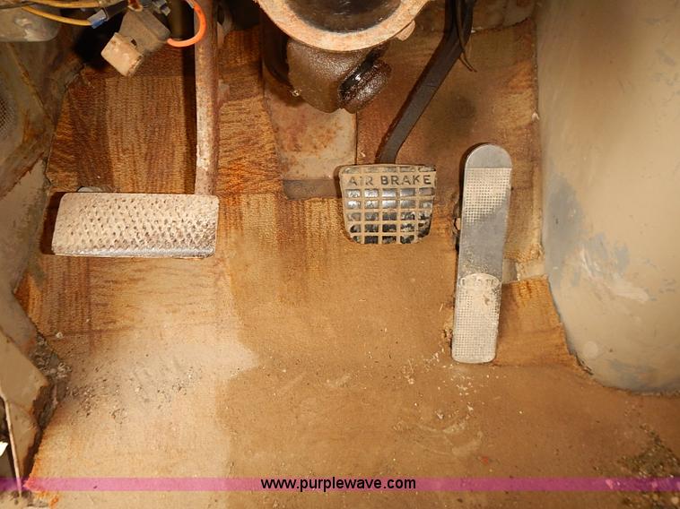 image for item J3084 1974 White Western Star tender truck