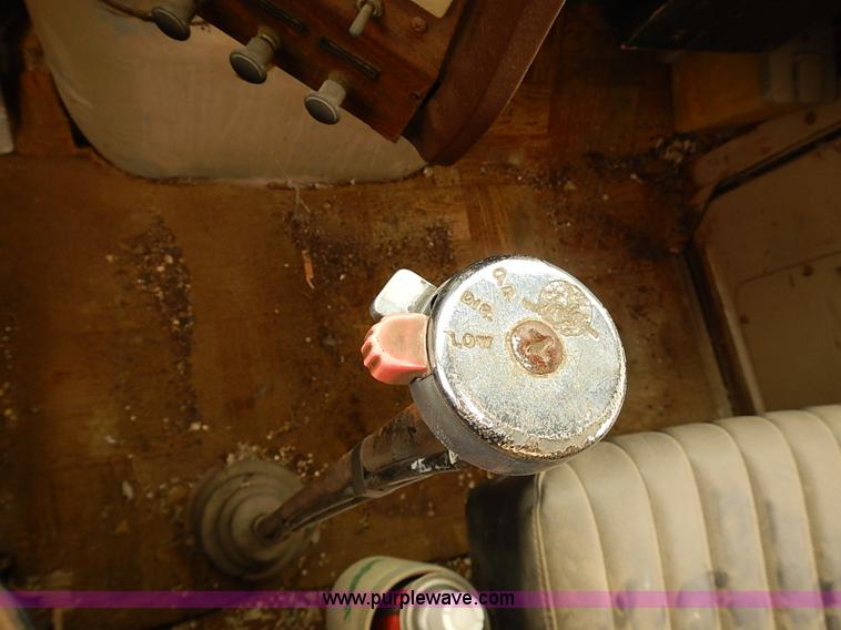 image for item J3084 1974 White Western Star tender truck