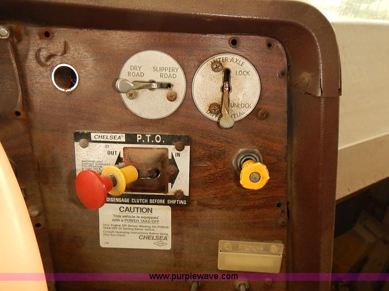 image for item J3084 1974 White Western Star tender truck