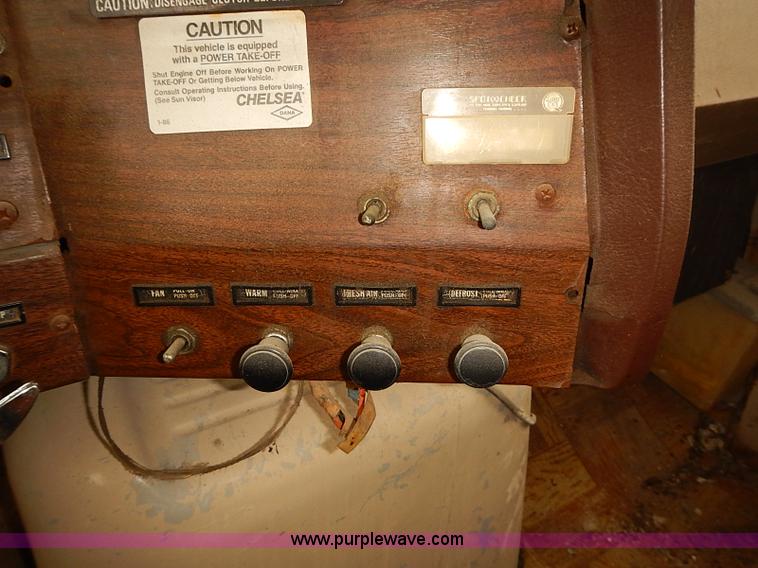 image for item J3084 1974 White Western Star tender truck