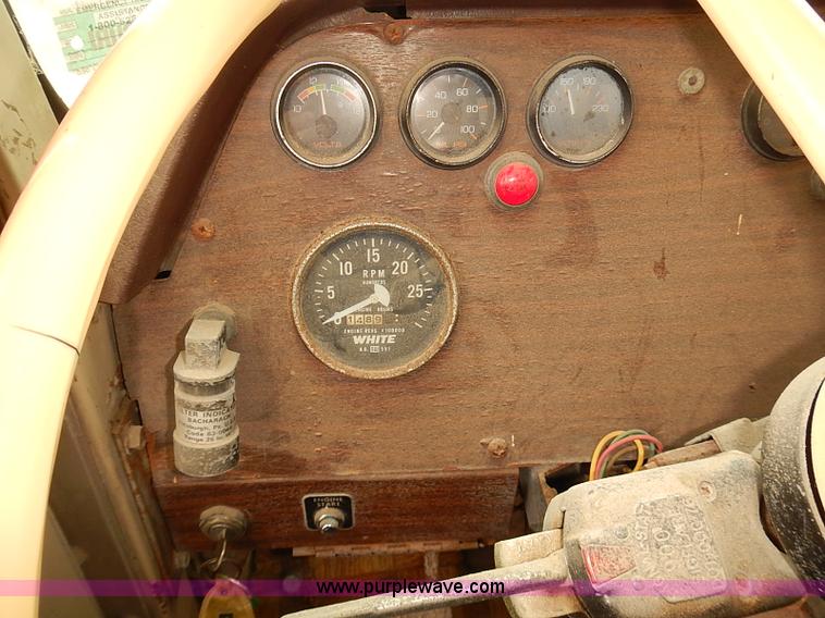 image for item J3084 1974 White Western Star tender truck