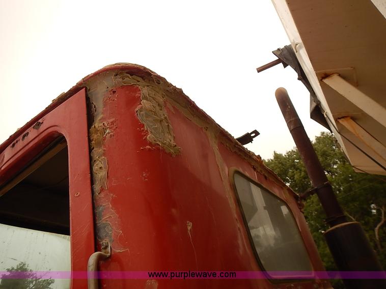 image for item J3084 1974 White Western Star tender truck