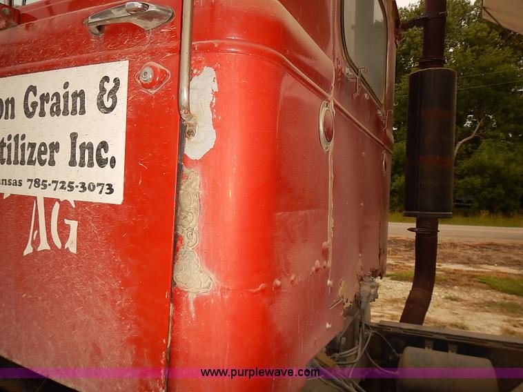 image for item J3084 1974 White Western Star tender truck